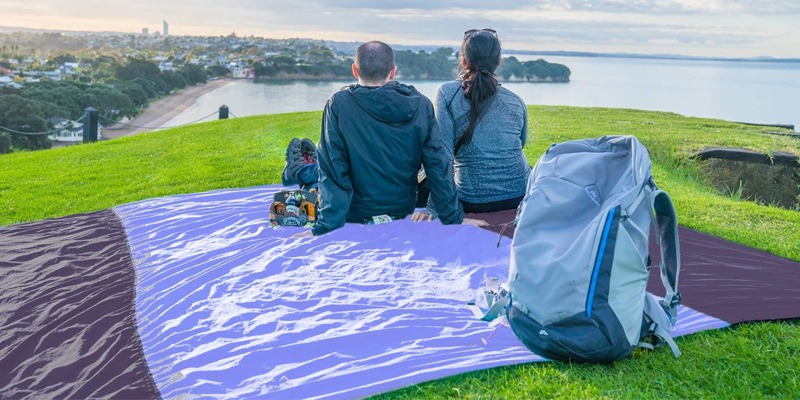 beach blanket with stakes