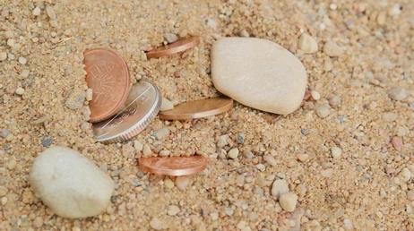 find coins at the beach